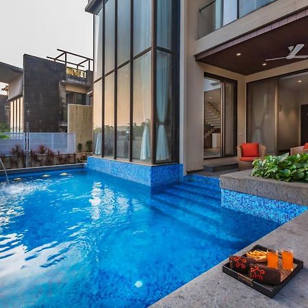 Saffronstays Aspen, Lonavala - Luxury Pool Villa With Games And Tv Room Near Bhushi Dam ภายนอก รูปภาพ