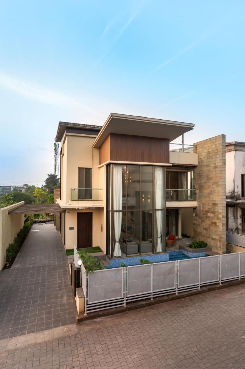 Saffronstays Aspen, Lonavala - Luxury Pool Villa With Games And Tv Room Near Bhushi Dam ภายนอก รูปภาพ