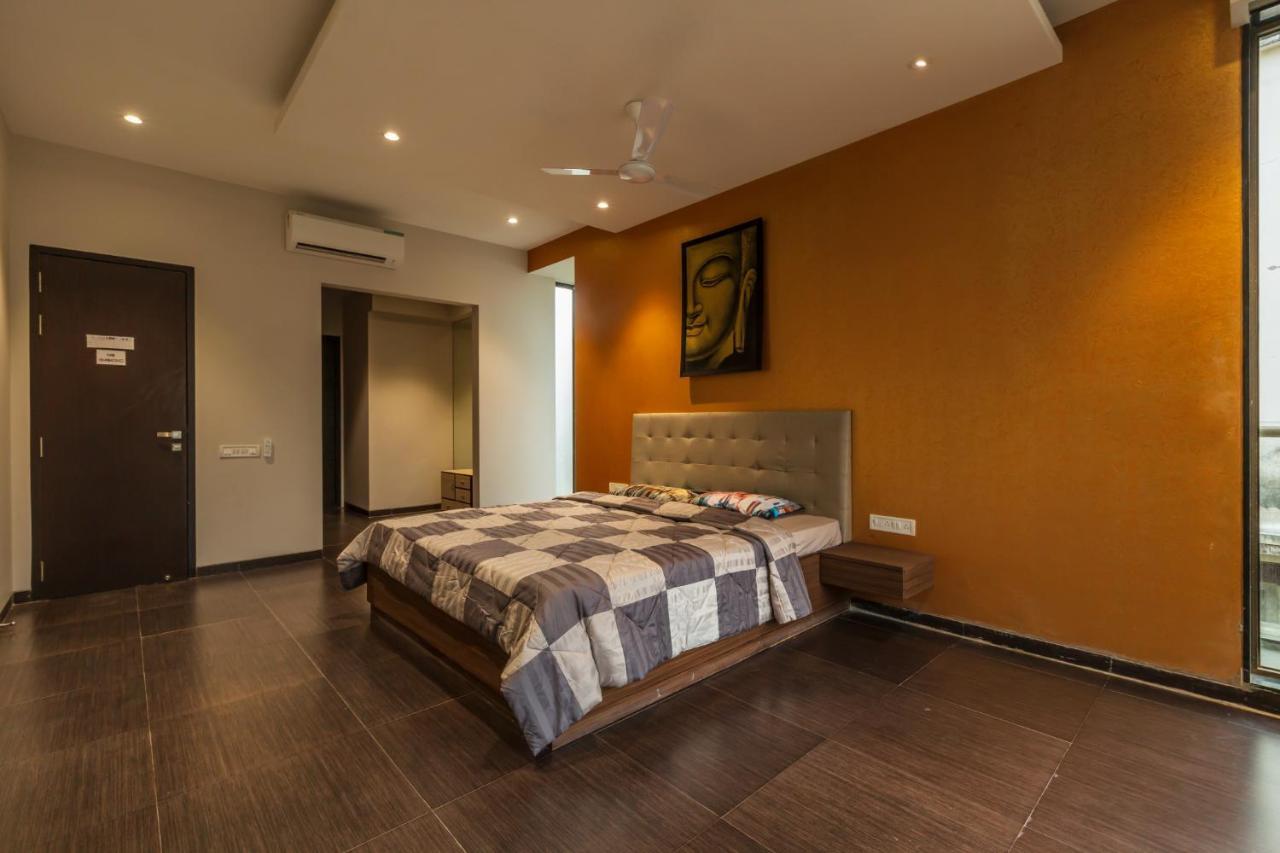 Saffronstays Aspen, Lonavala - Luxury Pool Villa With Games And Tv Room Near Bhushi Dam ภายนอก รูปภาพ